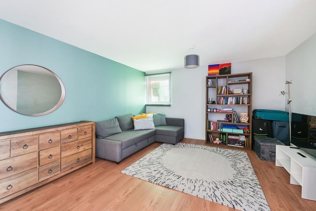 Property photo 3 of 12