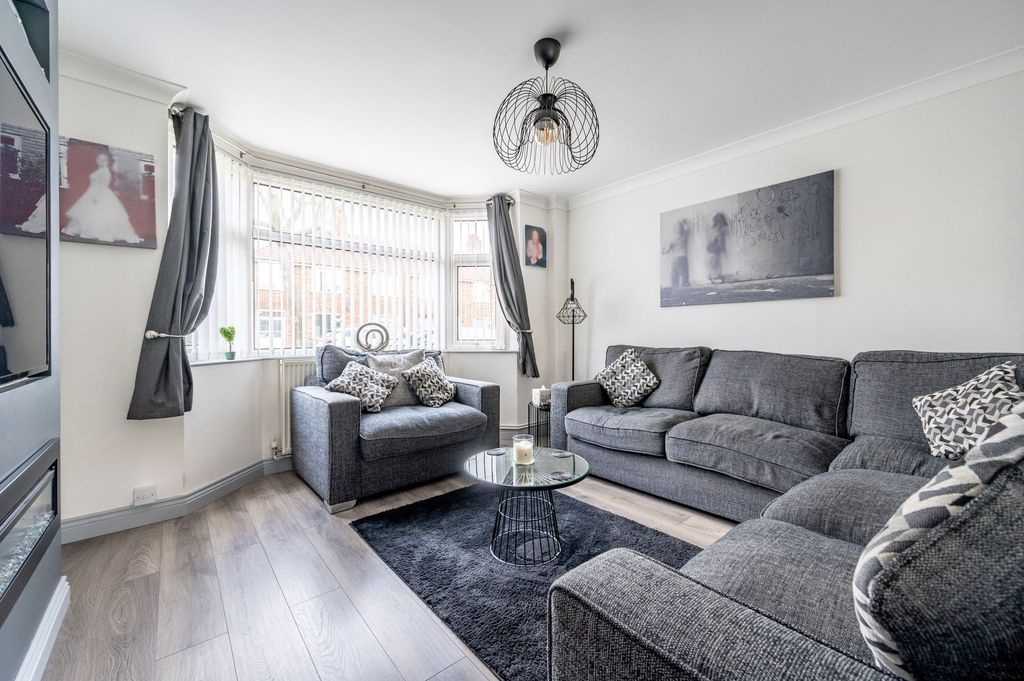 Property photo 3 of 25