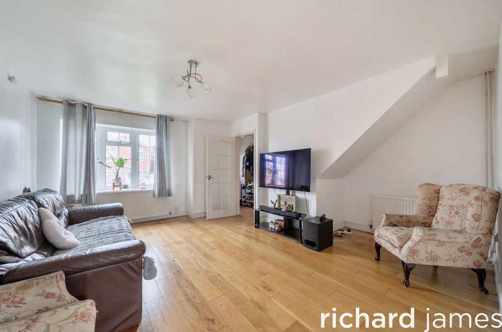 Property photo 2 of 14 0Ecf64B0B2d14571B6d527Bc51E8E349