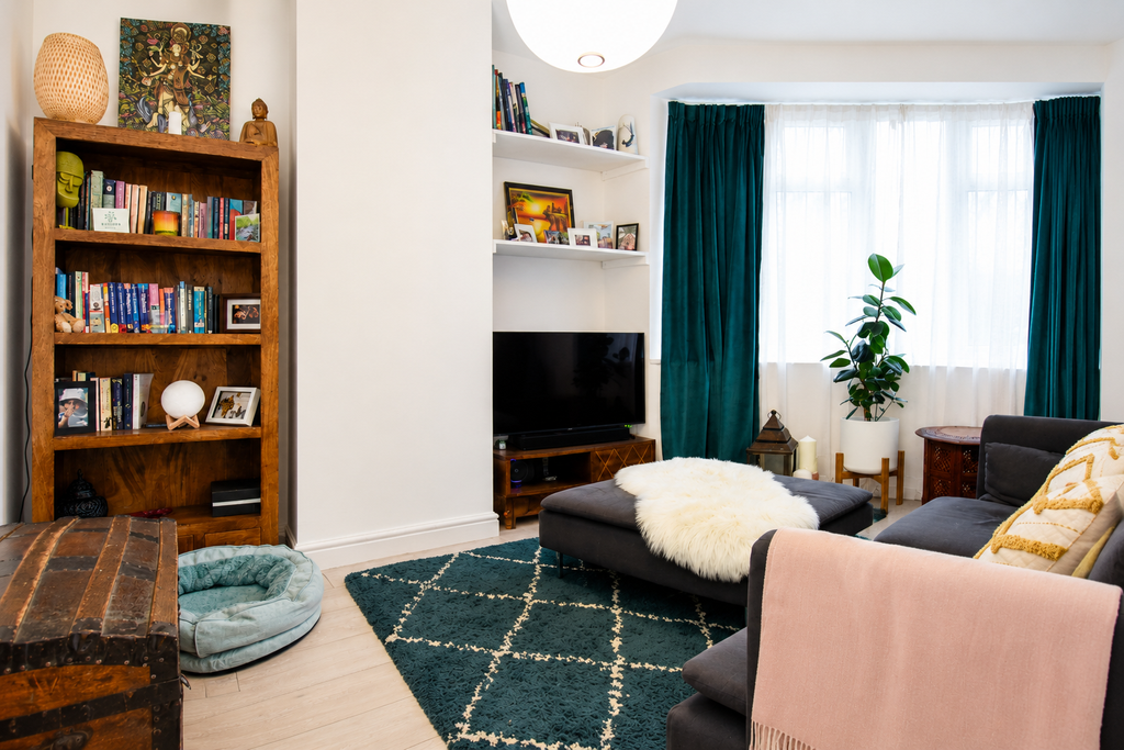 Property photo 1 of 5 Living Room