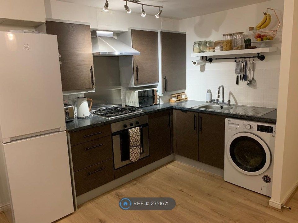 Property photo 3 of 8 Kitchen