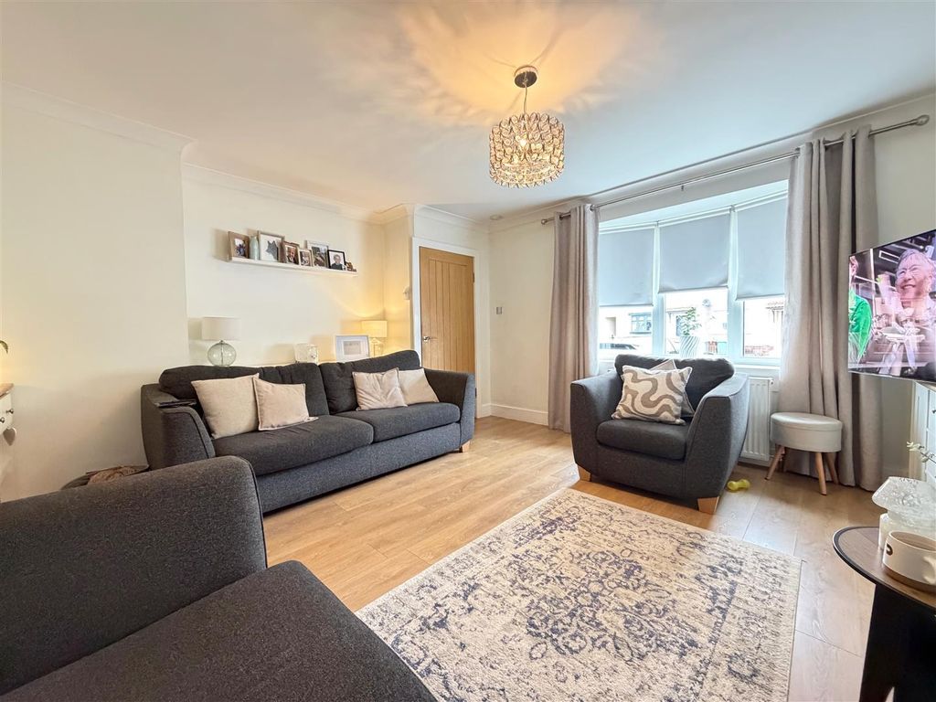 Property photo 2 of 10 Lounge