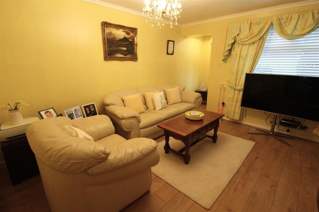 Property photo 3 of 25 Lounge