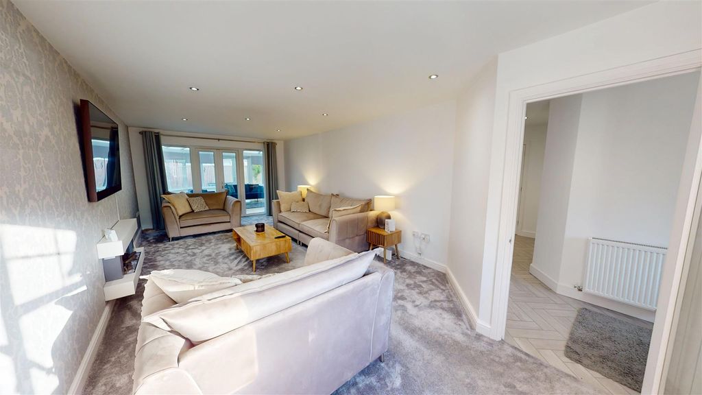 Property photo 2 of 33 Delph Hollow Way Living Room