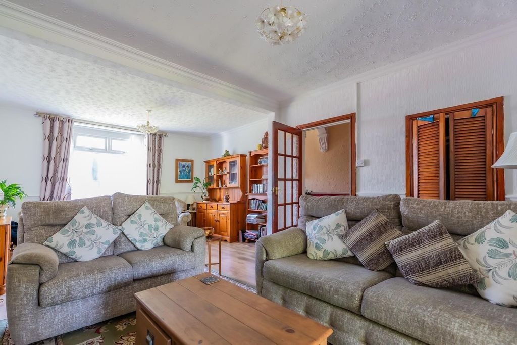 Property photo 3 of 17 32 (9 Of 19).Jpg