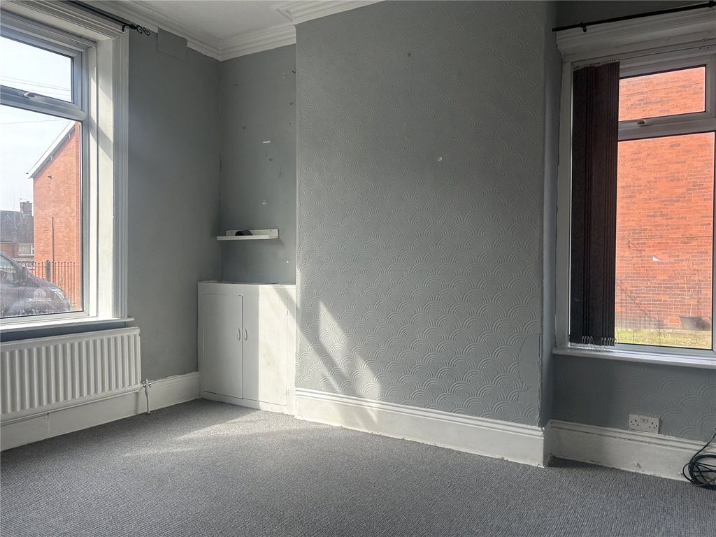 Property photo 3 of 16 Lounge