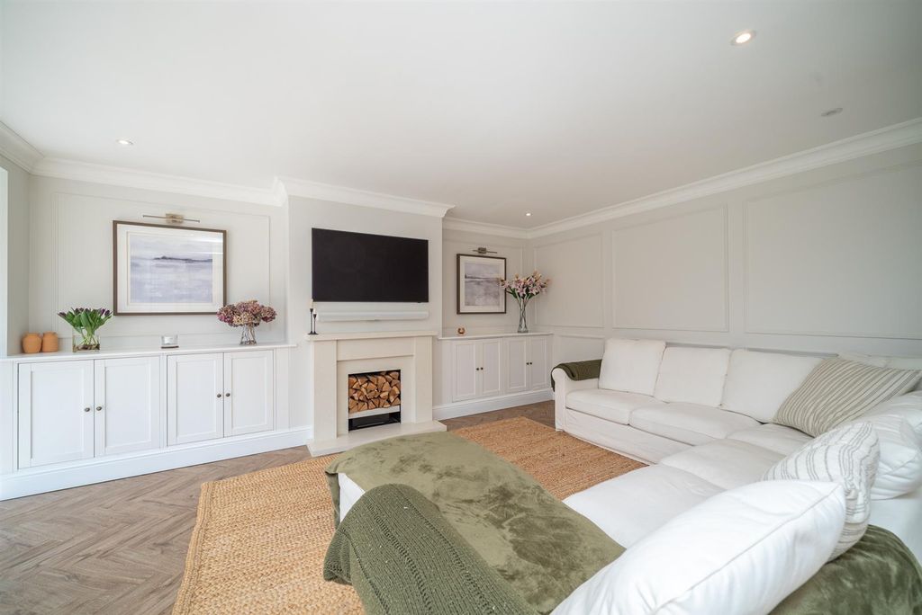 Property photo 2 of 45 Lounge Area