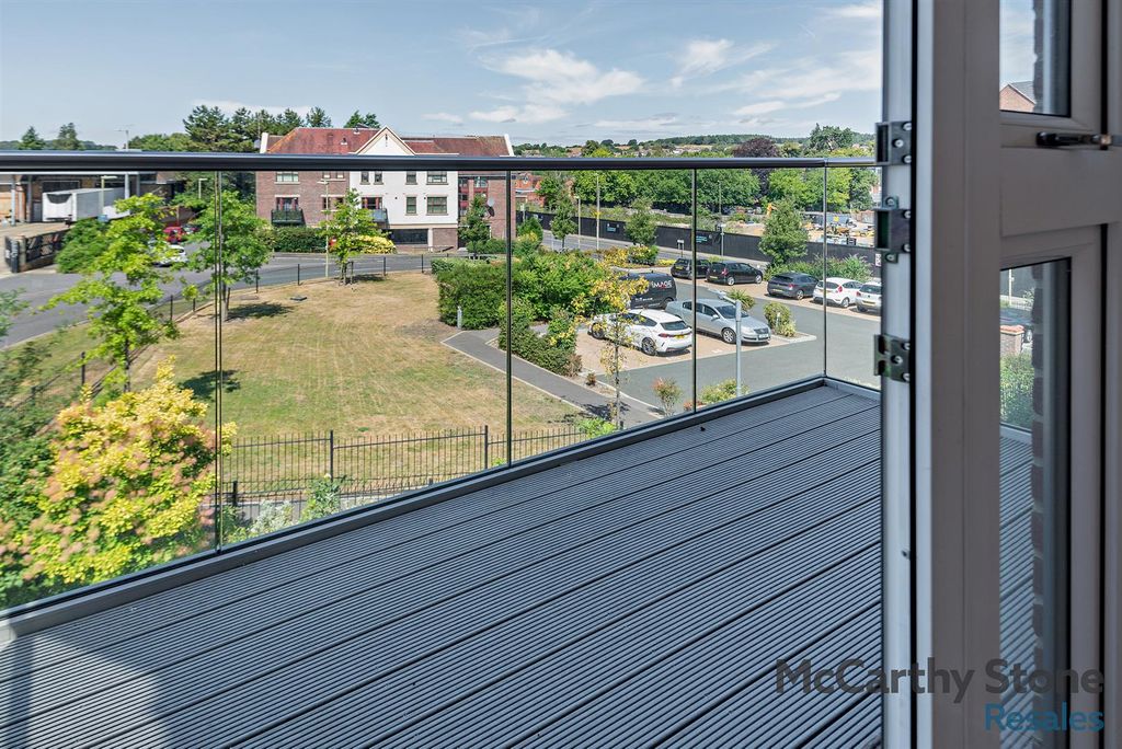 Property photo 3 of 16 8657549-Exterior03-800.Jpg