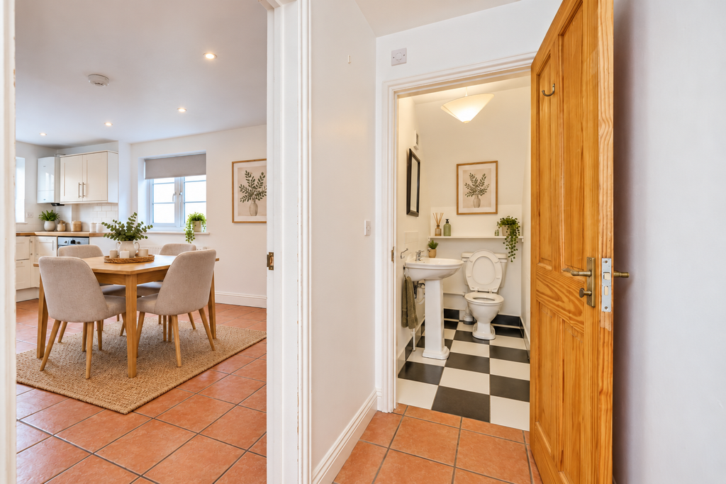 Property photo 3 of 14 Entrance Hallway