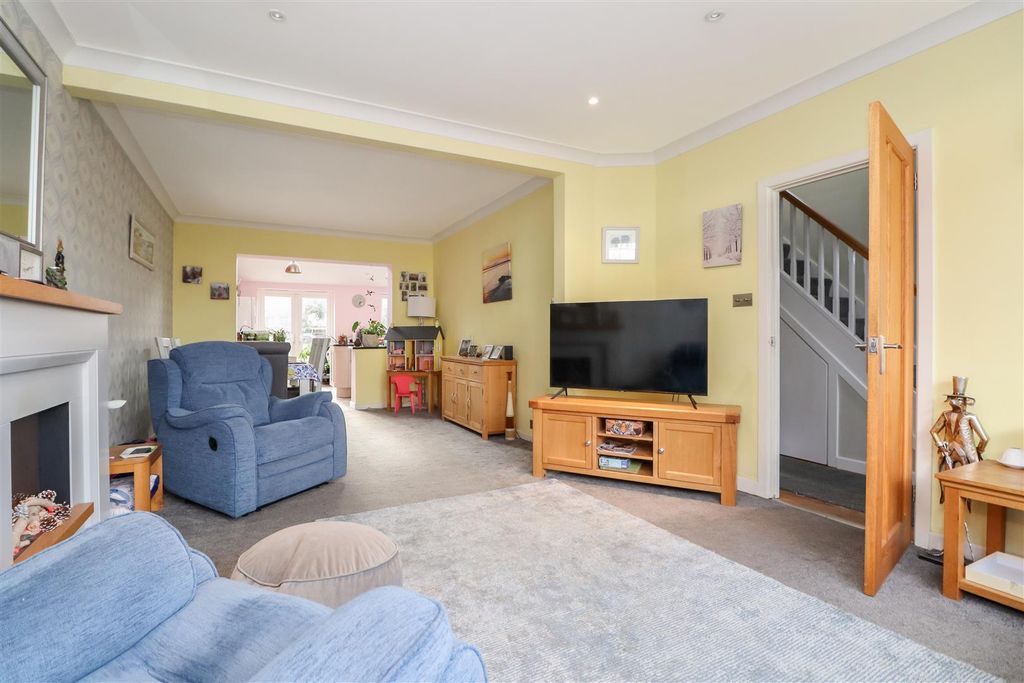 Property photo 2 of 21