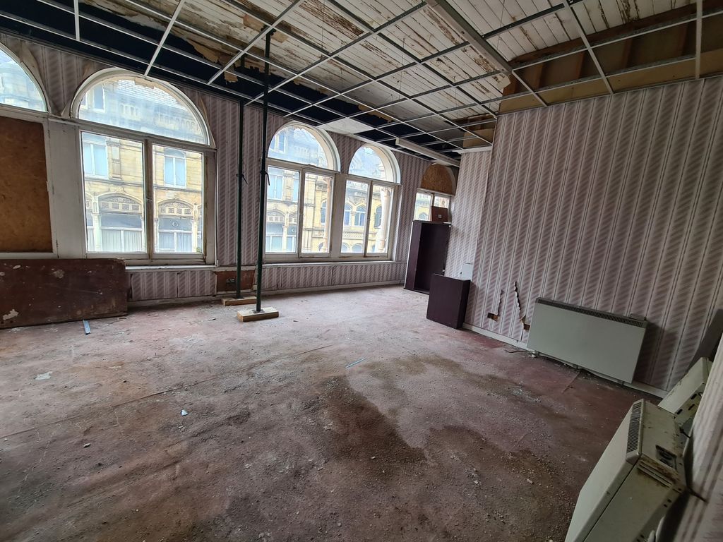 Property photo 2 of 24