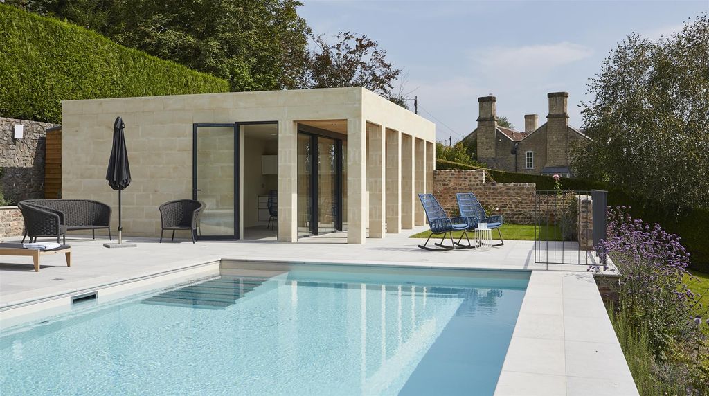 Property photo 2 of 67 Swimming-Pol-Pool-House-1c06Ad28-1Dd1-4E06-Aabd-79