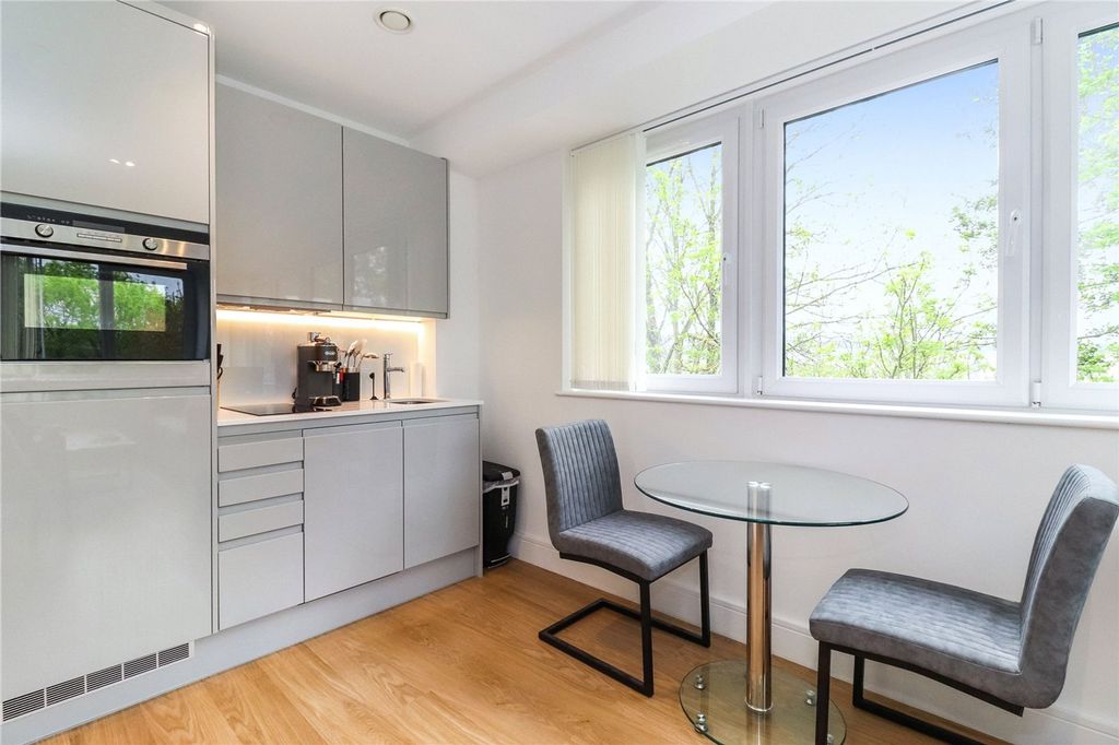 Property photo 3 of 8 Picture No. 14