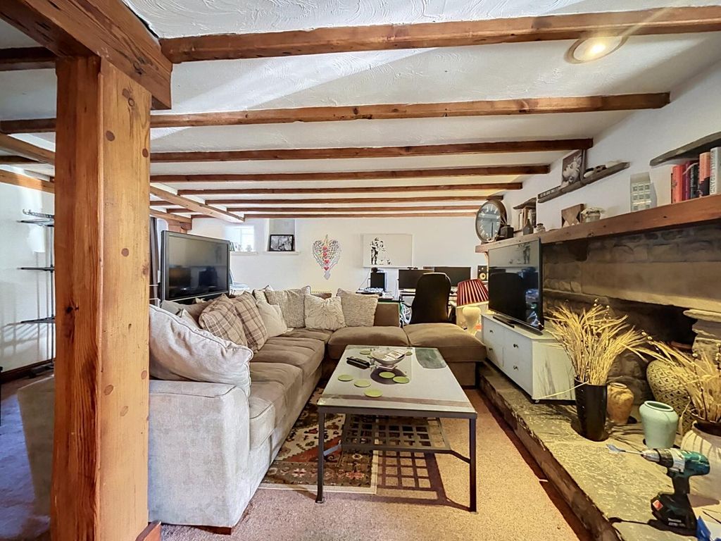 Property photo 3 of 19 Living Room
