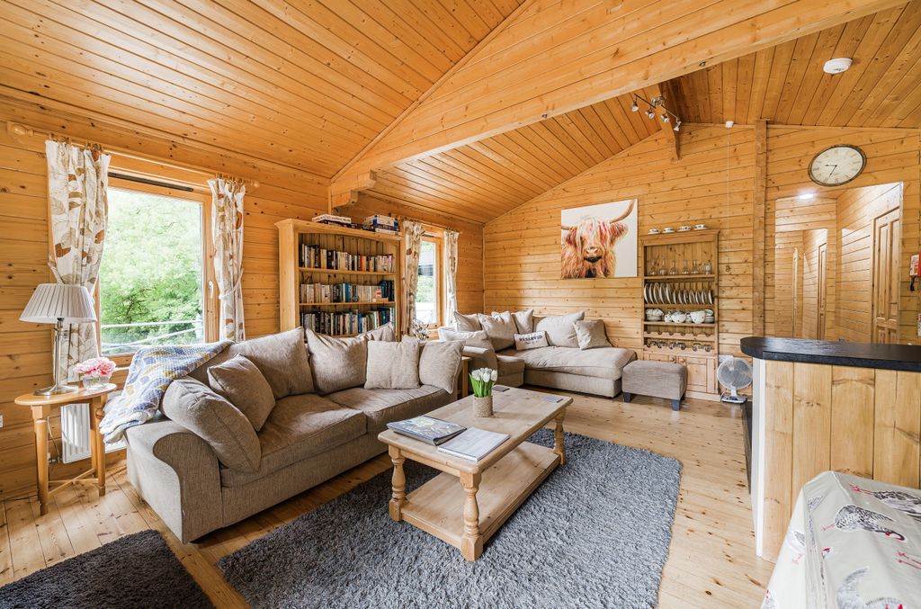 Property photo 2 of 26 Oakford, Seddons