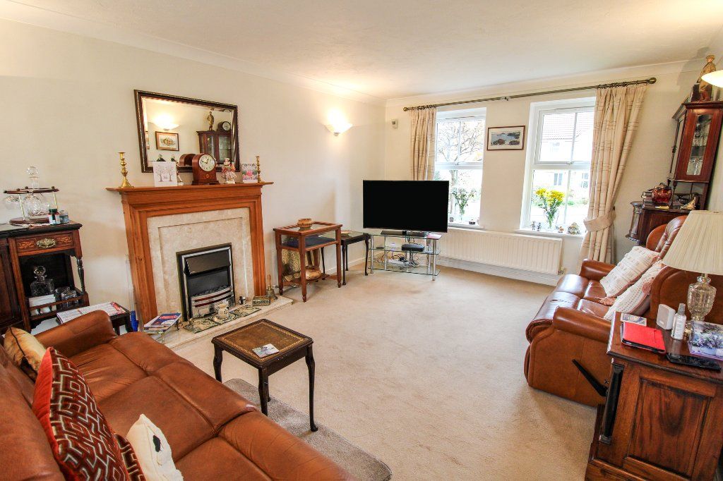 Property photo 2 of 14 Lounge