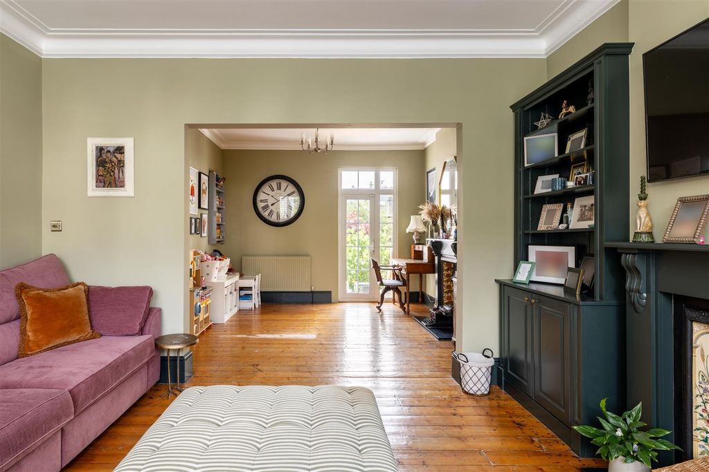 Property photo 3 of 39 48 Temple Street-35.Jpg