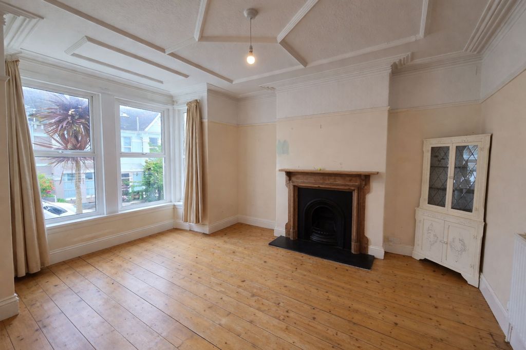 Property photo 2 of 10 Lounge