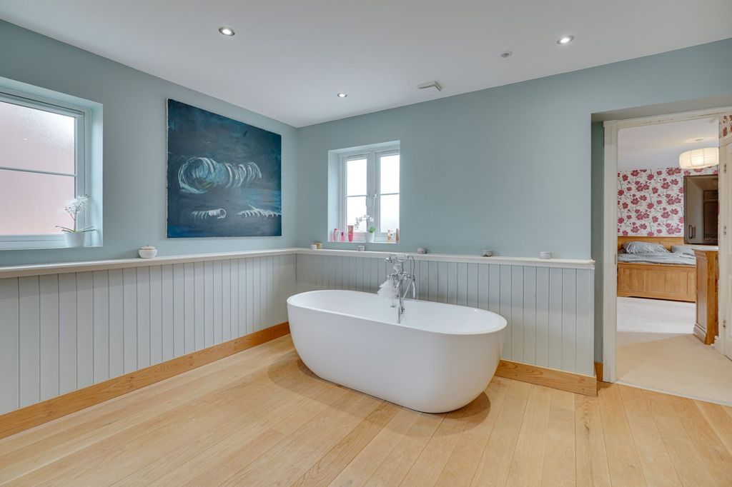 Property photo 3 of 36