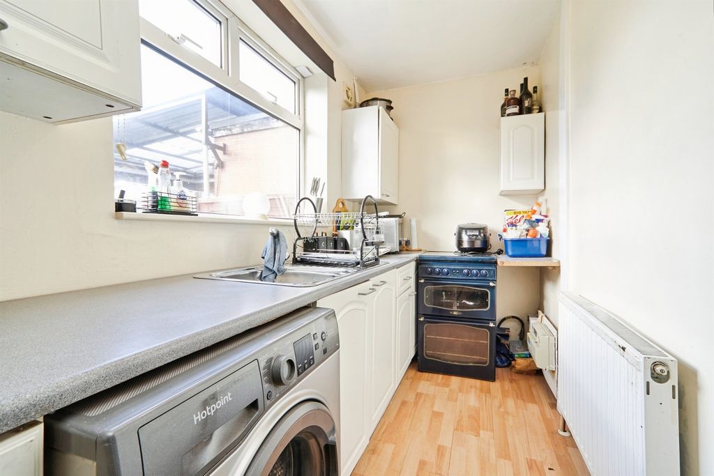 Property photo 3 of 12