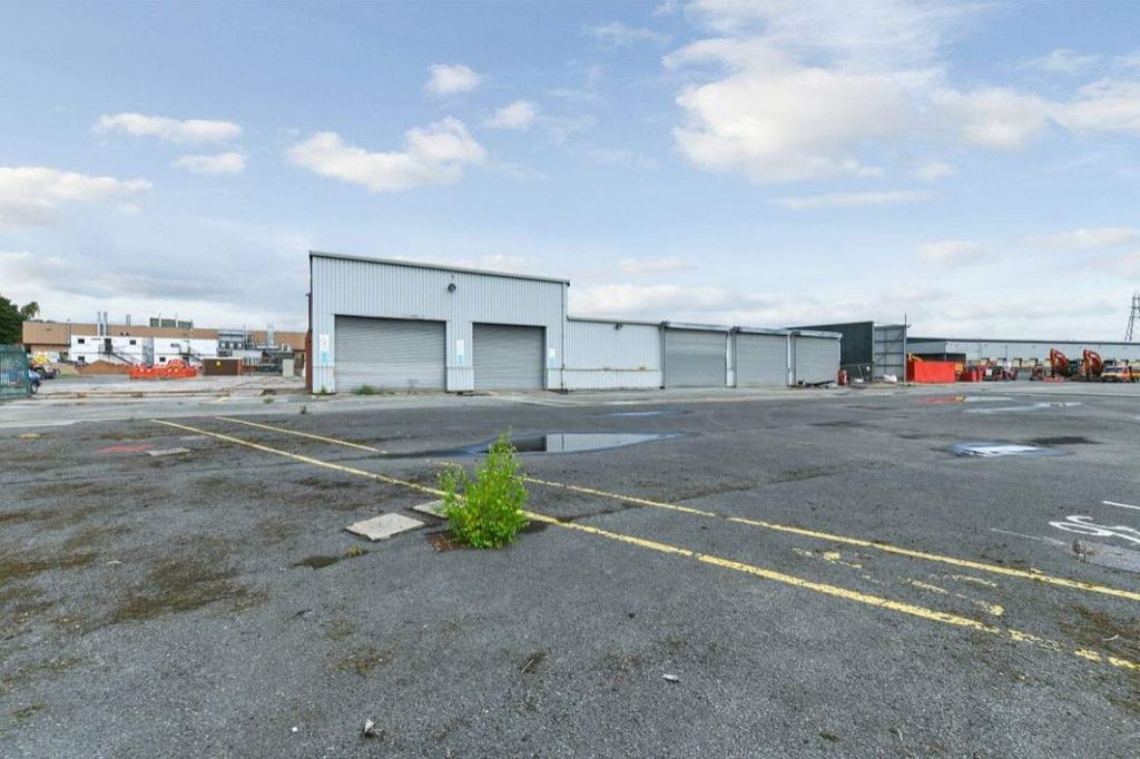 Property photo 3 of 14