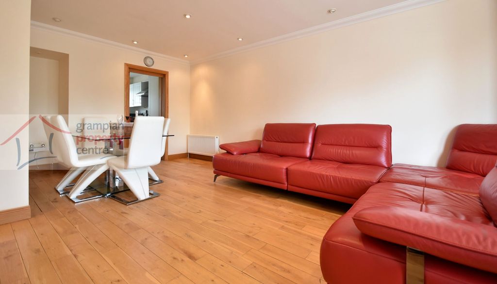 Property photo 3 of 17 l1.Jpg