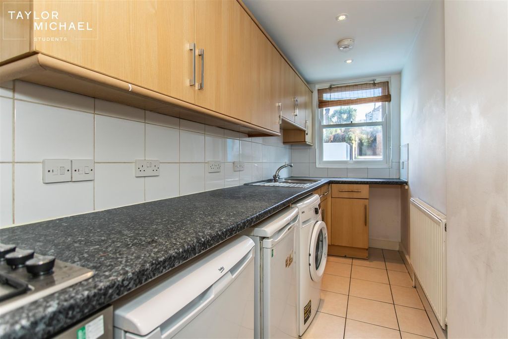 Property photo 3 of 23 Kitchen