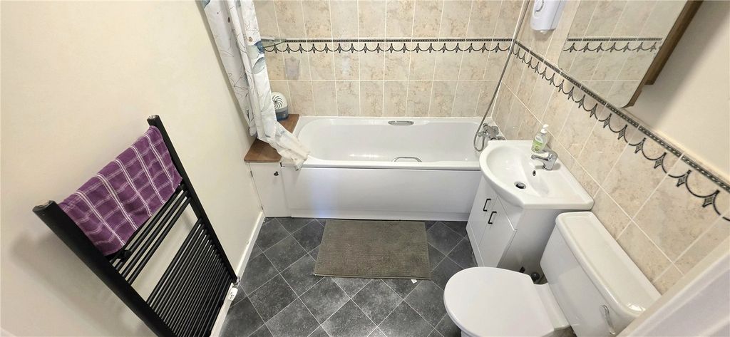 Property photo 2 of 18 Picture No. 37