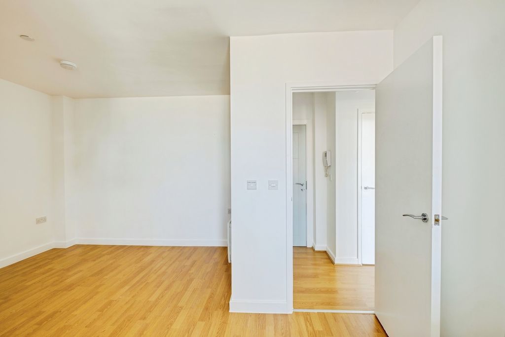 Property photo 2 of 18 Pbox-Img.Jpg