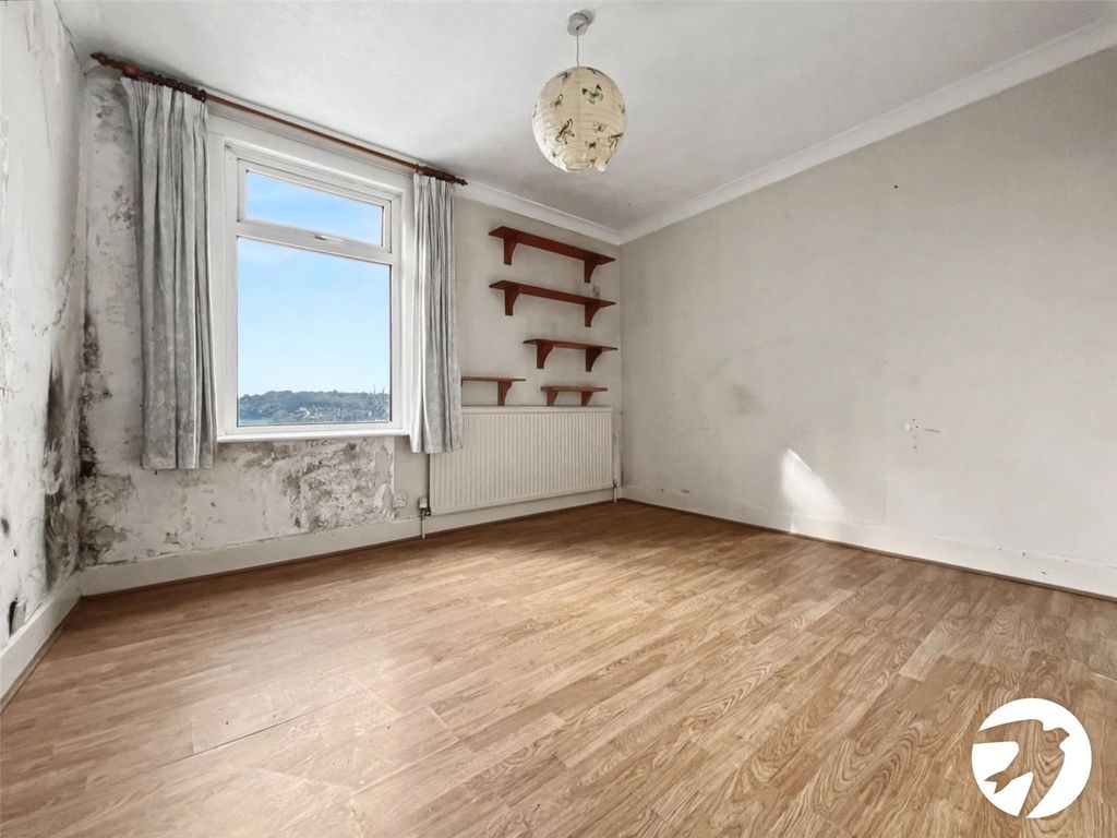 Property photo 3 of 9 Bedroom