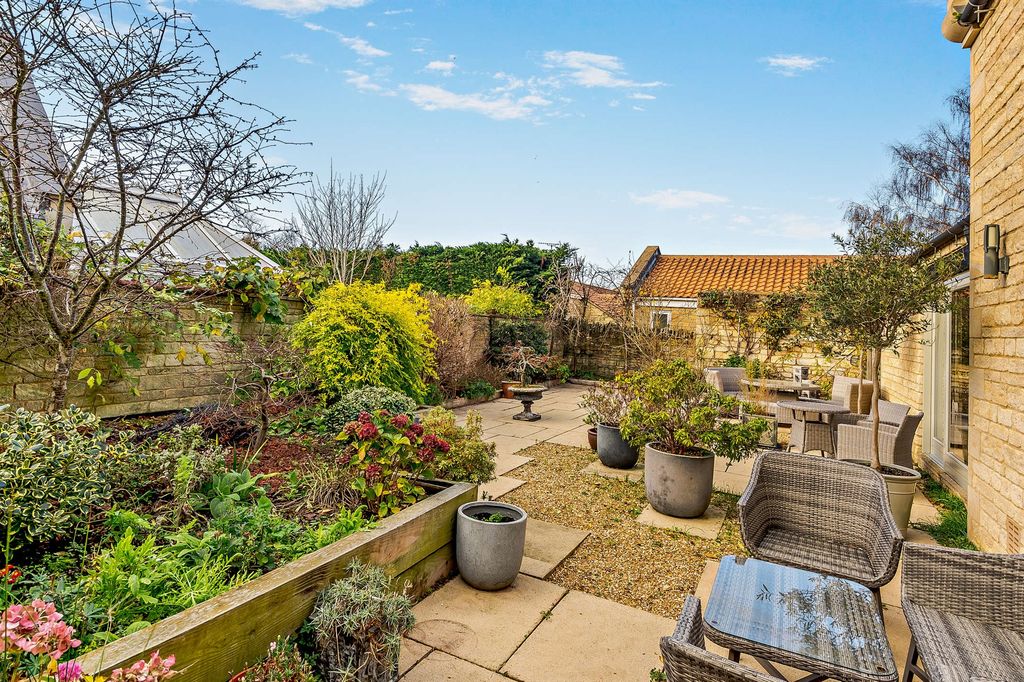 Property photo 3 of 17