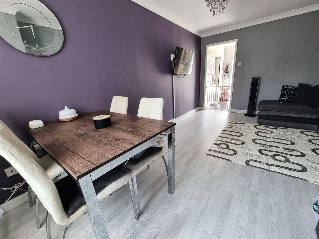 Property photo 2 of 17 Lounge/Diner