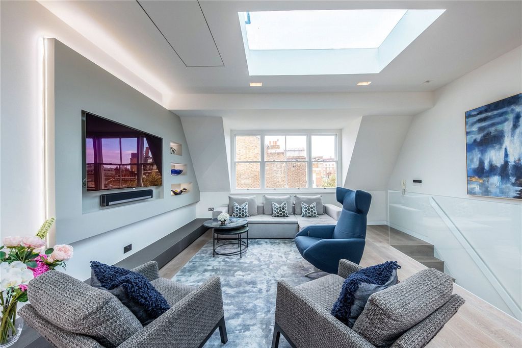 Property photo 3 of 12 Reception Room