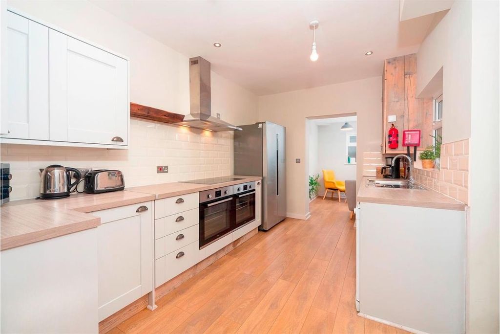 Property photo 3 of 10 Bright Modern Galley Kitchen With Appliances...