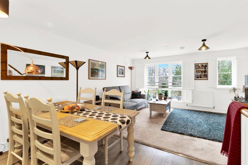 Property photo 2 of 37 Picture No. 16