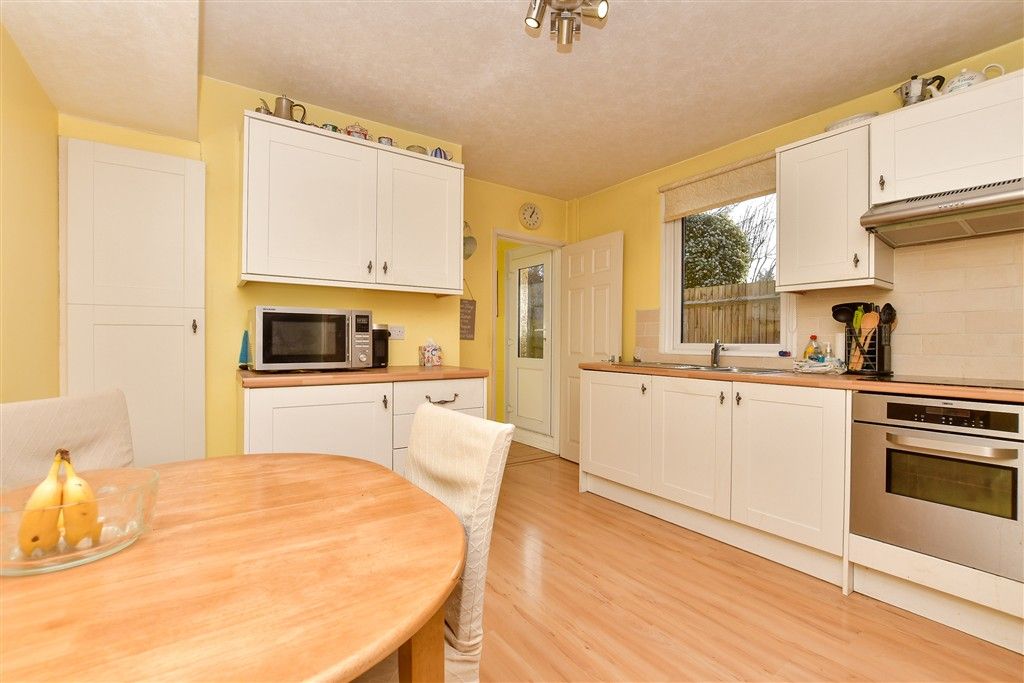 Property photo 3 of 18 Kitchen