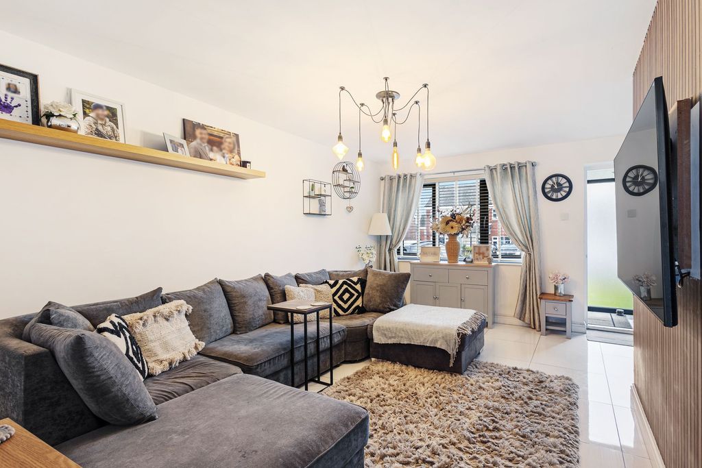 Property photo 2 of 21