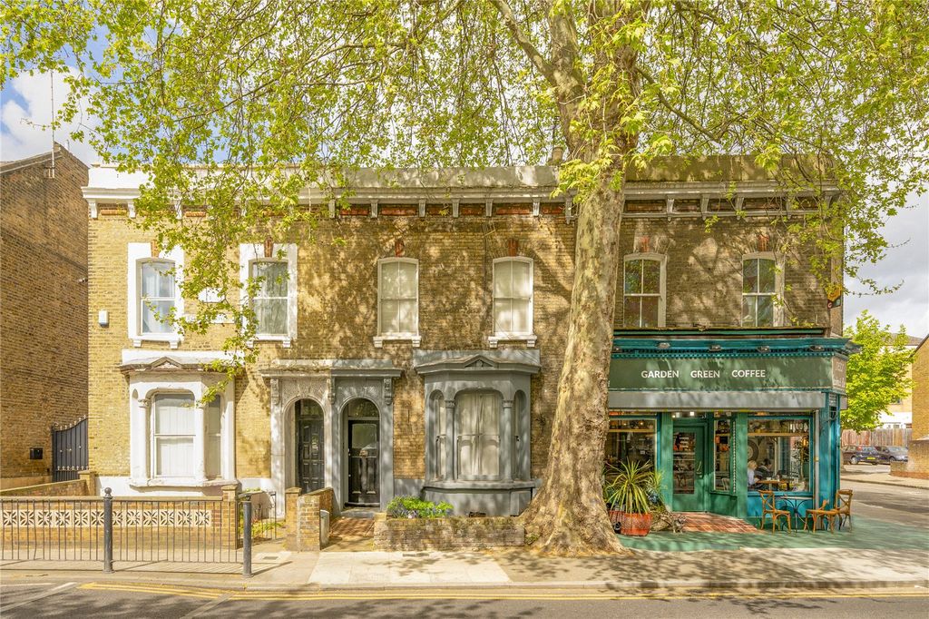 Property photo 1 of 8 Exterior