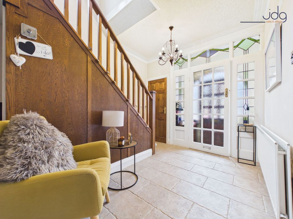 Property photo 3 of 21 Entrance Hall