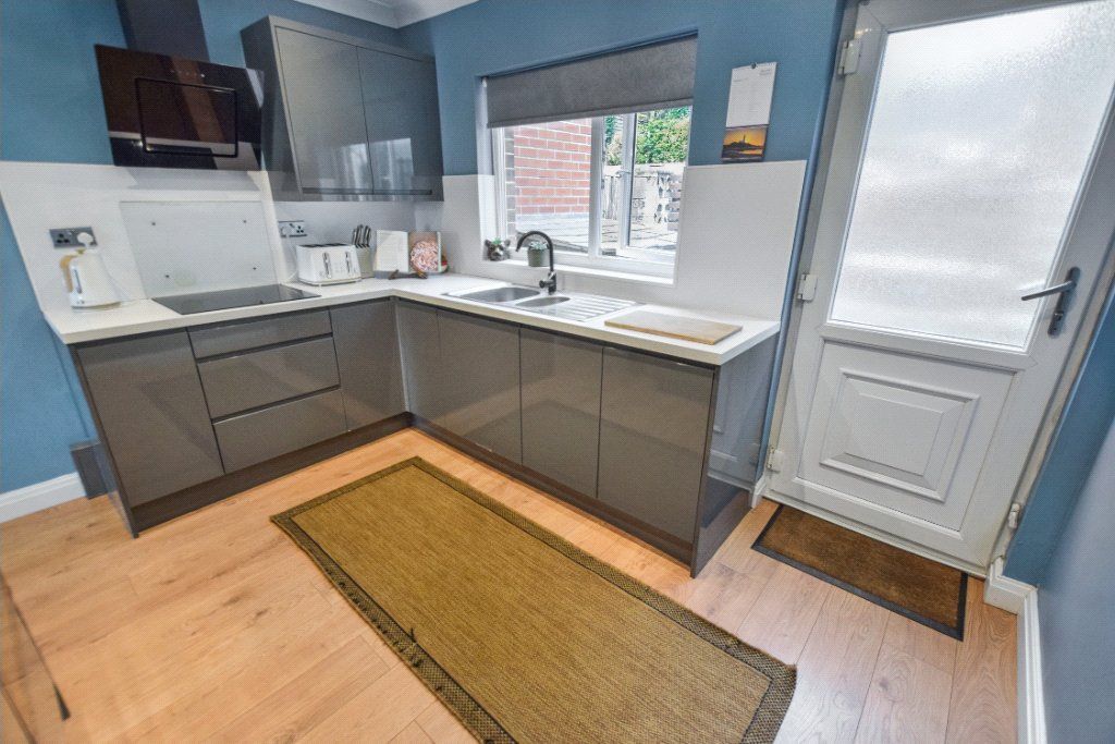 Property photo 3 of 16 Kitchen