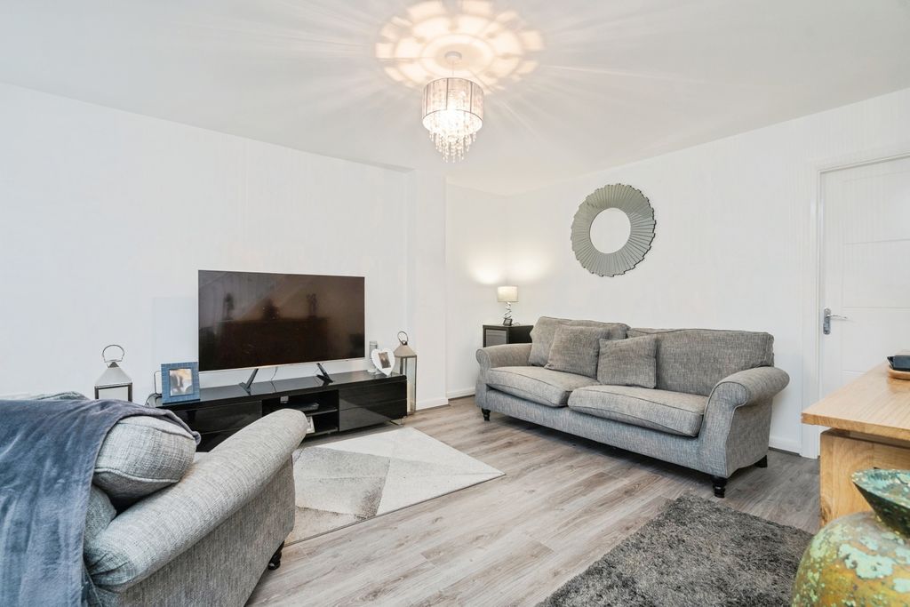 Property photo 3 of 17 Photo