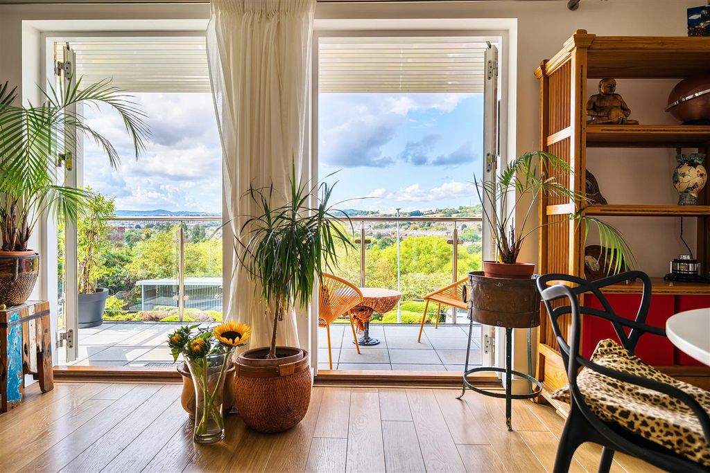 Property photo 1 of 16 12-6A882B1E9A14d-1500008-1A023E3B50001-016-14-1.Jp