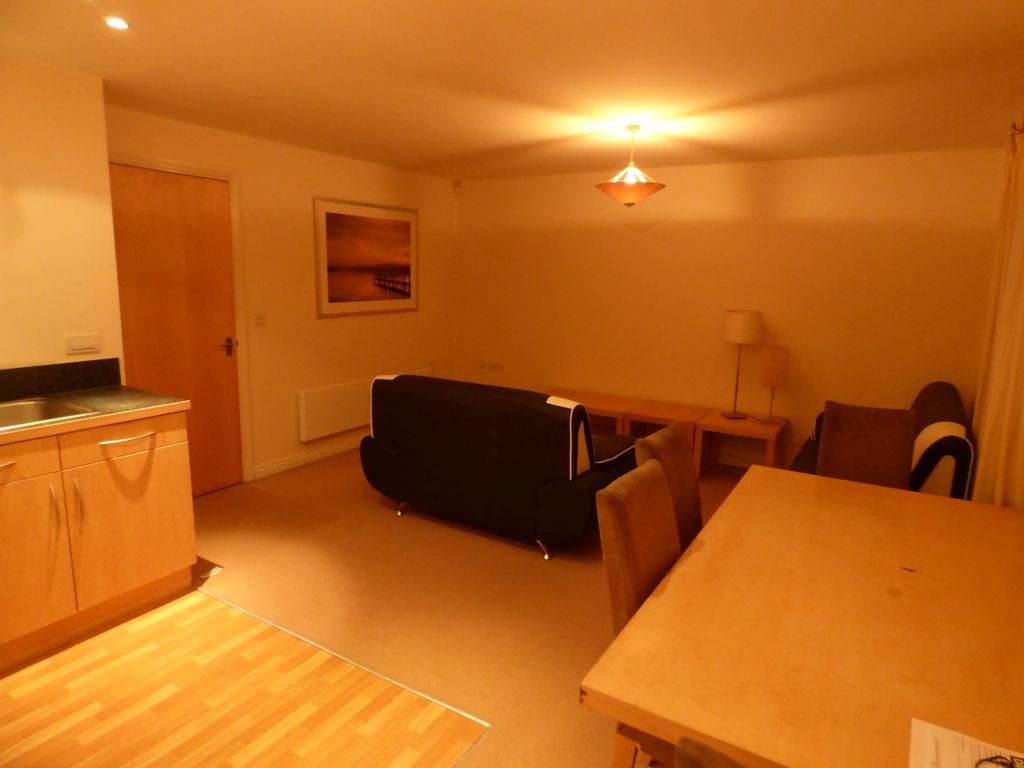 Property photo 3 of 11 Living Space