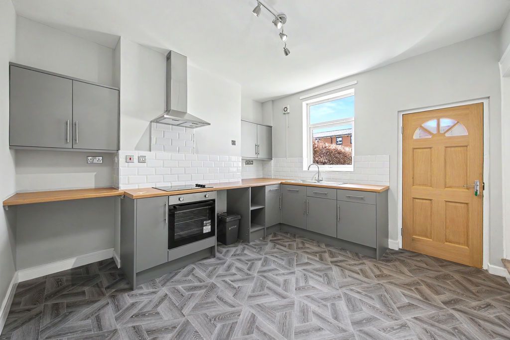 Property photo 2 of 20 Kitchen