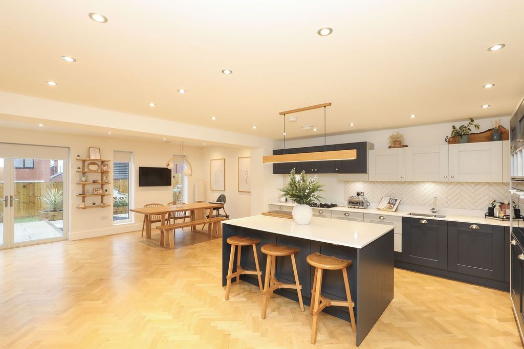 Property photo 2 of 35