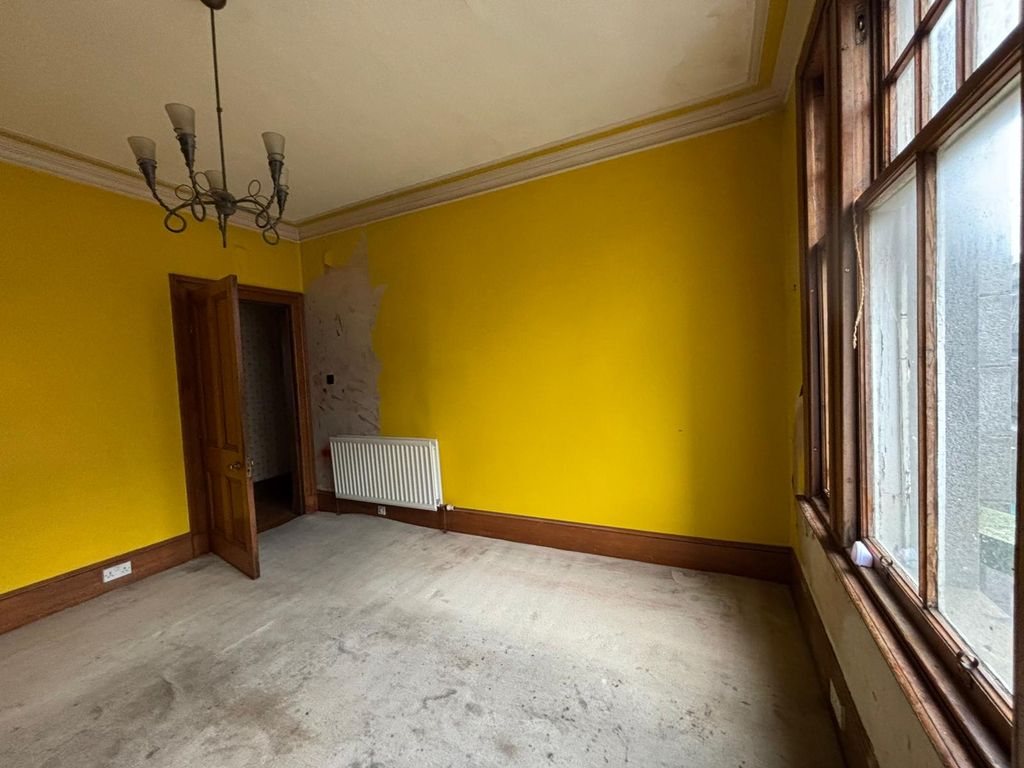 Property photo 3 of 8 3