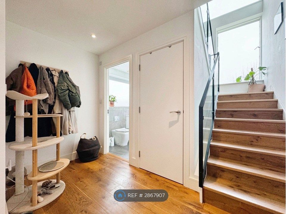 Property photo 2 of 13 Hallway