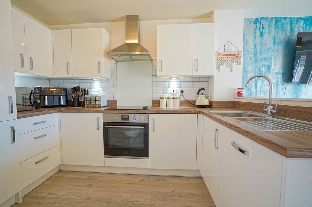 Property photo 2 of 14 Picture No. 21