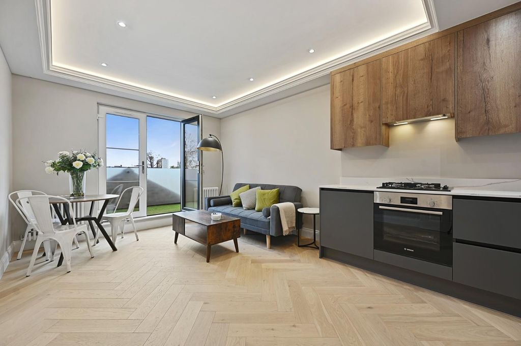 Property photo 1 of 10 Rea - Flat 4, 4 Lynton Road - Reception3 (1).Jpg