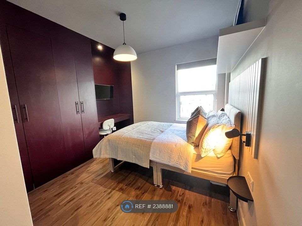 Property photo 1 of 8 Room4